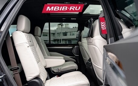 Cadillac Escalade V, 2024 год, 23 690 000 рублей, 15 фотография