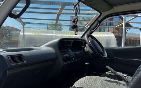 Toyota HiAce H100, 2000 год, 500 000 рублей, 2 фотография