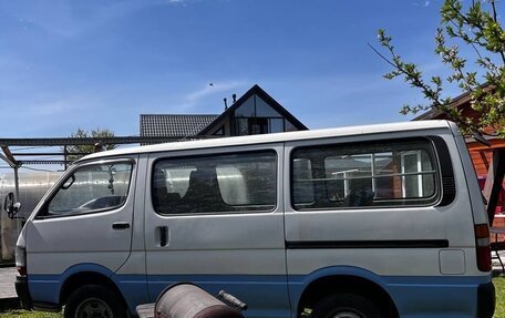 Toyota HiAce H100, 2000 год, 500 000 рублей, 3 фотография