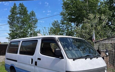 Toyota HiAce H100, 2000 год, 500 000 рублей, 4 фотография