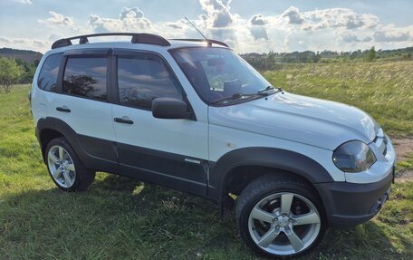 Chevrolet Niva I рестайлинг, 2015 год, 840 000 рублей, 3 фотография