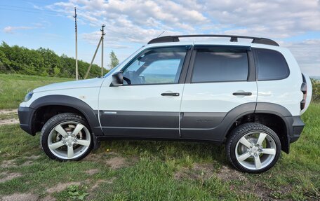 Chevrolet Niva I рестайлинг, 2015 год, 840 000 рублей, 7 фотография