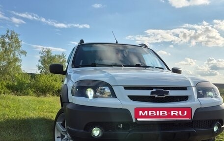 Chevrolet Niva I рестайлинг, 2015 год, 840 000 рублей, 2 фотография