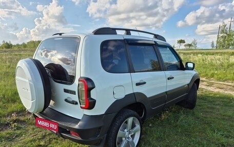 Chevrolet Niva I рестайлинг, 2015 год, 840 000 рублей, 4 фотография