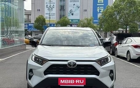 Toyota RAV4, 2022 год, 2 880 000 рублей, 2 фотография