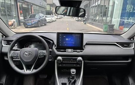 Toyota RAV4, 2022 год, 2 880 000 рублей, 8 фотография
