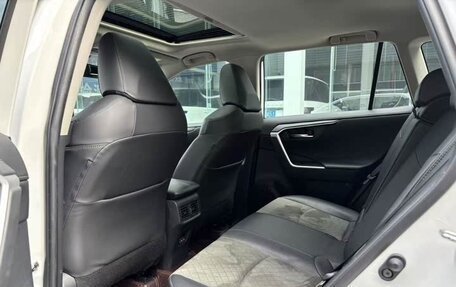 Toyota RAV4, 2022 год, 2 880 000 рублей, 10 фотография