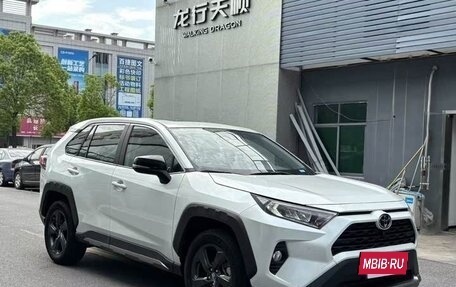 Toyota RAV4, 2022 год, 2 880 000 рублей, 3 фотография