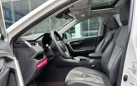 Toyota RAV4, 2022 год, 2 880 000 рублей, 7 фотография
