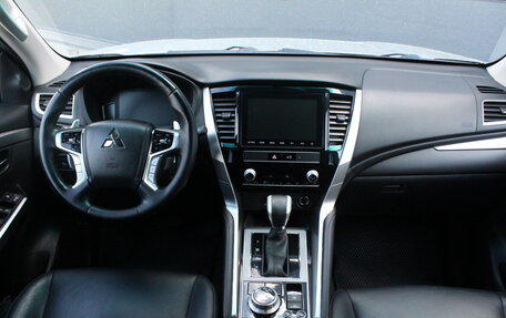 Mitsubishi Montero Sport, 2022 год, 3 795 000 рублей, 7 фотография