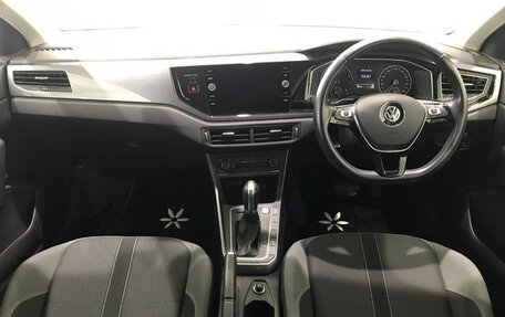Volkswagen Polo VI (EU Market), 2018 год, 800 055 рублей, 12 фотография