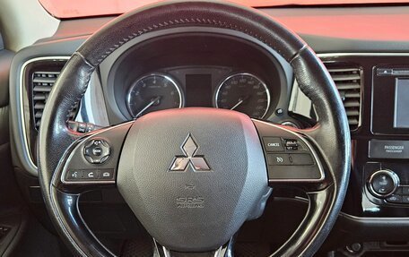Mitsubishi Outlander III рестайлинг 3, 2015 год, 1 575 000 рублей, 11 фотография