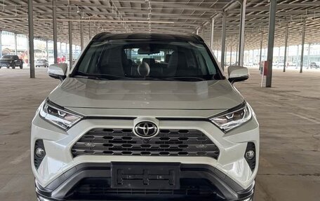 Toyota RAV4, 2020 год, 2 470 000 рублей, 2 фотография