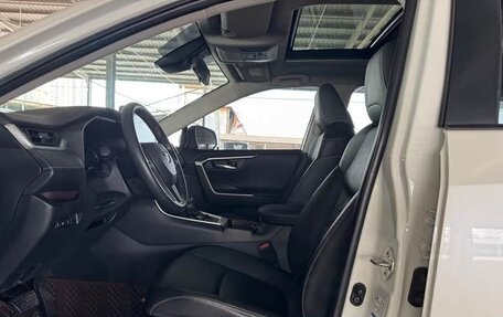 Toyota RAV4, 2020 год, 2 470 000 рублей, 7 фотография
