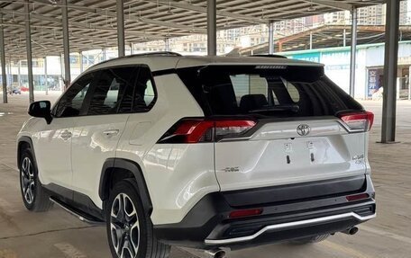 Toyota RAV4, 2020 год, 2 470 000 рублей, 4 фотография