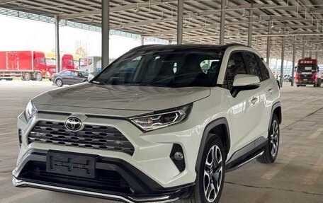 Toyota RAV4, 2020 год, 2 470 000 рублей, 3 фотография