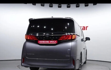 Toyota Alphard, 2024 год, 10 400 000 рублей, 2 фотография