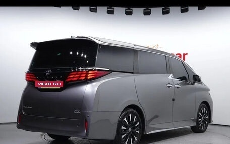 Toyota Alphard, 2024 год, 10 400 000 рублей, 3 фотография