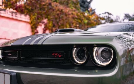 Dodge Challenger III рестайлинг 2, 2018 год, 3 600 000 рублей, 3 фотография
