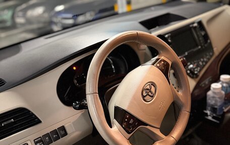 Toyota Sienna III, 2014 год, 2 300 000 рублей, 7 фотография