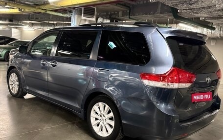 Toyota Sienna III, 2014 год, 2 300 000 рублей, 4 фотография