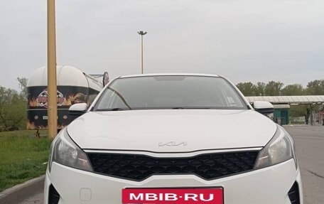 KIA Rio IV, 2021 год, 1 650 000 рублей, 2 фотография
