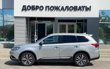 Mitsubishi Outlander III рестайлинг 3, 2019 год, 2 925 000 рублей, 8 фотография
