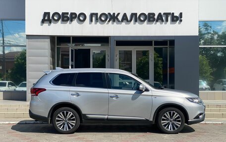 Mitsubishi Outlander III рестайлинг 3, 2019 год, 2 925 000 рублей, 4 фотография