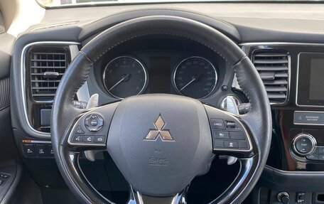 Mitsubishi Outlander III рестайлинг 3, 2019 год, 2 925 000 рублей, 10 фотография