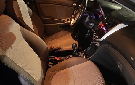 Hyundai Solaris II рестайлинг, 2013 год, 550 000 рублей, 5 фотография