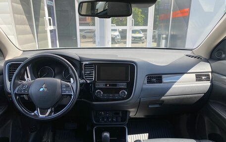 Mitsubishi Outlander III рестайлинг 3, 2019 год, 2 925 000 рублей, 9 фотография