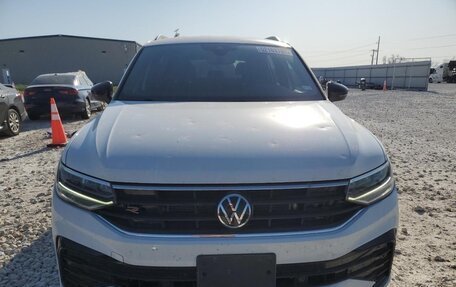 Volkswagen Tiguan II, 2021 год, 3 030 000 рублей, 3 фотография