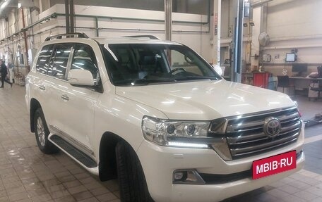 Toyota Land Cruiser 200, 2016 год, 5 997 000 рублей, 2 фотография