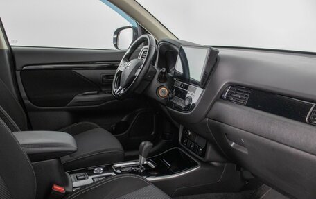 Mitsubishi Outlander III рестайлинг 3, 2019 год, 2 030 000 рублей, 9 фотография