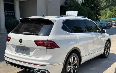 Volkswagen Tiguan II, 2022 год, 2 600 999 рублей, 6 фотография
