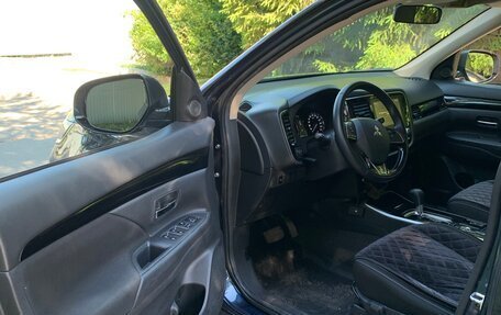 Mitsubishi Outlander III рестайлинг 3, 2022 год, 2 450 000 рублей, 5 фотография