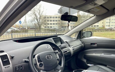 Toyota Prius, 2005 год, 790 000 рублей, 9 фотография