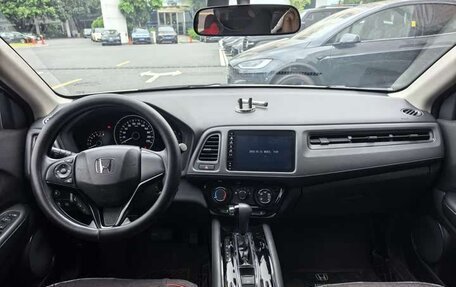Honda Vezel, 2020 год, 1 200 000 рублей, 10 фотография