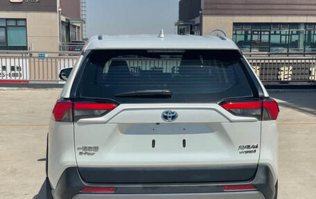 Toyota RAV4, 2021 год, 3 000 000 рублей, 5 фотография