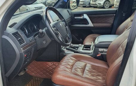 Toyota Land Cruiser 200, 2017 год, 7 600 000 рублей, 3 фотография