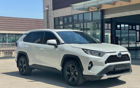 Toyota RAV4, 2021 год, 3 000 000 рублей, 3 фотография