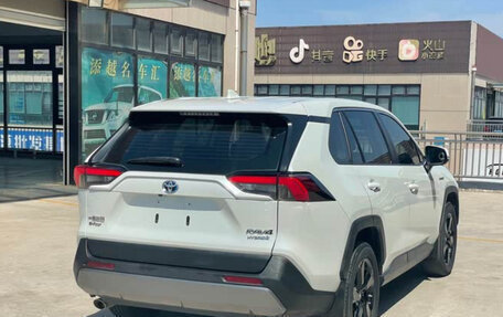 Toyota RAV4, 2021 год, 3 000 000 рублей, 6 фотография