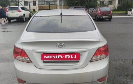 Hyundai Solaris II рестайлинг, 2011 год, 620 000 рублей, 2 фотография