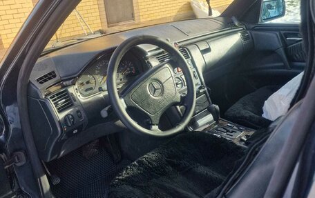 Mercedes-Benz E-Класс, 1998 год, 590 000 рублей, 5 фотография