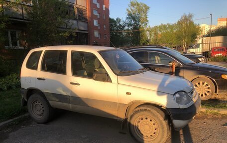 Chevrolet Niva I рестайлинг, 2003 год, 250 000 рублей, 2 фотография