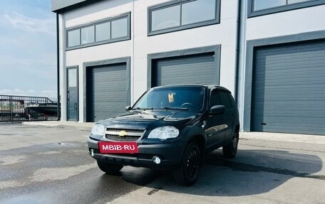 Chevrolet Niva I рестайлинг, 2017 год, 859 000 рублей, 2 фотография