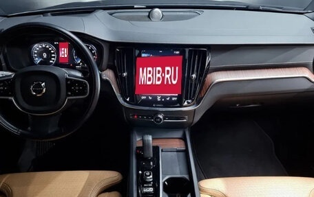Volvo V60 Cross Country II, 2021 год, 3 490 000 рублей, 7 фотография