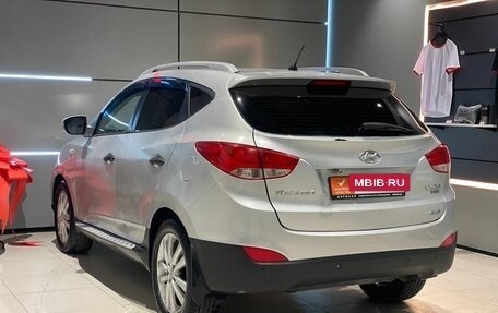 Hyundai Tucson III, 2010 год, 870 000 рублей, 3 фотография