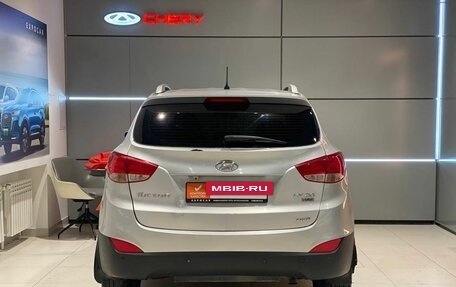 Hyundai Tucson III, 2010 год, 870 000 рублей, 4 фотография