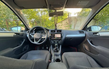 Volkswagen Jetta VI, 2011 год, 950 000 рублей, 2 фотография
